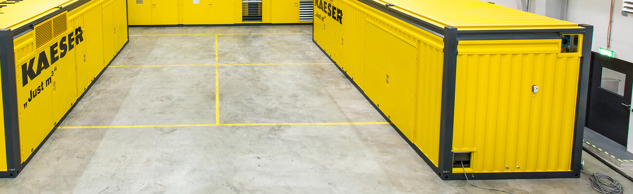 Tre trykluftcontainerstationer fra Kaeser Kompressoren i Linz.