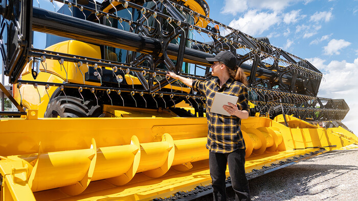 En mejetærsker blev professionelt rengjort med trykluftkompressor og testet til vinteropbevaring.