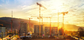 Trykluftkompressor ved anvendelse på byggeplads – kraftig teknologi fra KAESER KOMPRESSORER til alsidige trykluftanvendelser på byggepladsen.