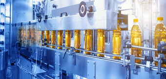 Trykluftkompressorer ved påfyldning af levnedsmidler – ren, sikker og oliefri teknologi fra KAESER KOMPRESSORER i produktionen.